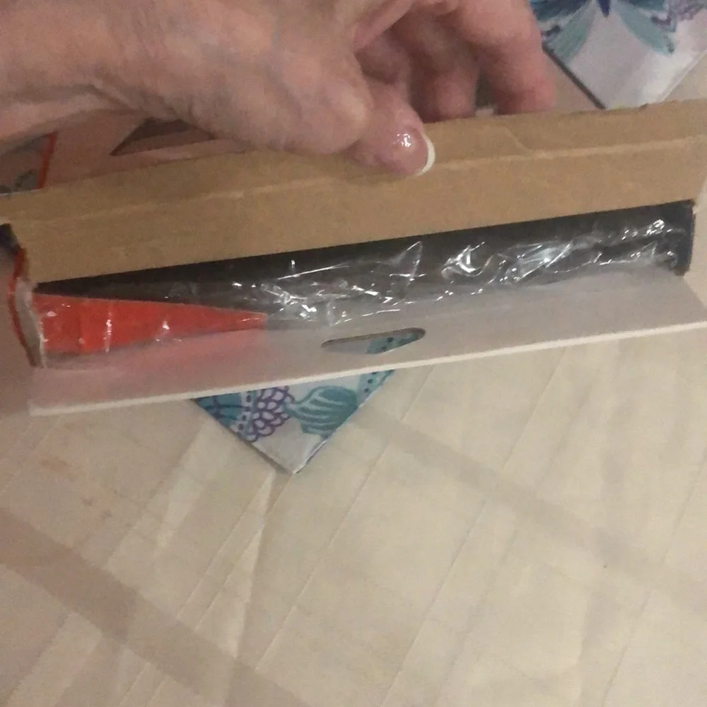 Standable display/carrying case for iPad